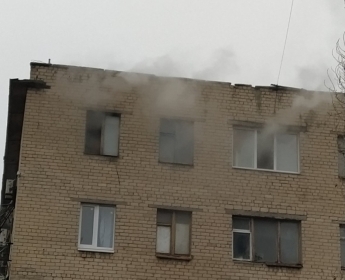 В центре Мелитополя в общежитии разгорелся пожар (фото)