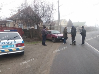 В Мелитополе утром автомобиль таранил ВАЗ и скрылся с места ДТП (фото)