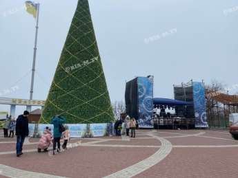 В Мелитополе на главной площади  устанавливают сцену - программа праздника
