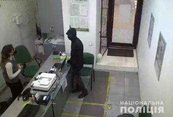 В центре Запорожья утром ограбили банк (фото)
