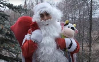 Доктор Комаровский в костюме Деда Мороза пожелал украинцам размножаться в 2021 году (видео)