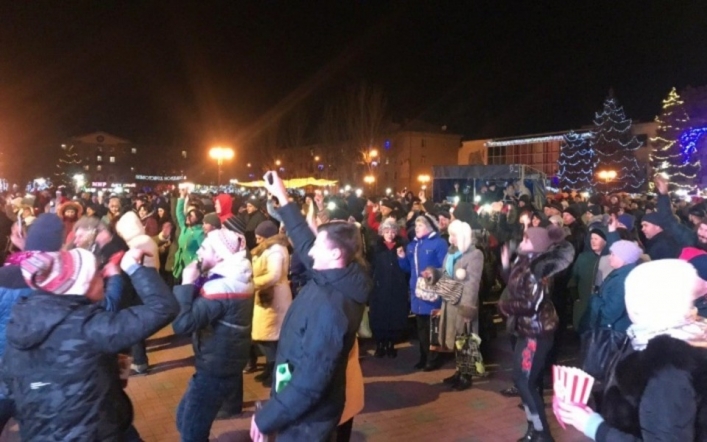 В Мелитополе Новый год собрал на площади 10 тысяч жителей (фото)