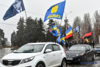 В Запорожье провели автопробег в честь Степана Бандеры (ФОТО)
