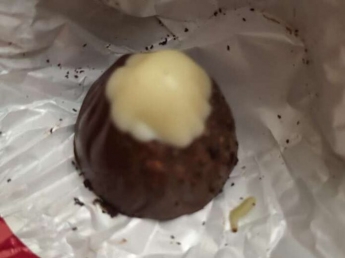 В Запорожье в супермаркете продали дорогие конфеты с неприятным “сюрпризом” (ФОТО)