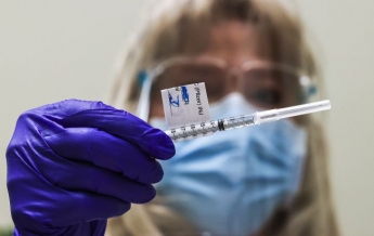 В Португалии медсестра умерла через два дня после прививки вакциной от COVID-19