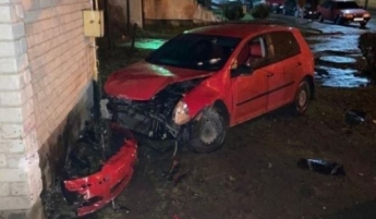 Во Львовской области водитель сбил насмерть на тротуаре 16-летнюю девушку