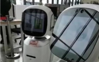 В Китае поссорились роботы-библиотекари (видео)