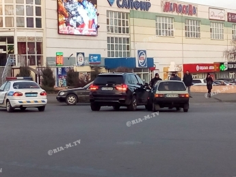 Доездились на красный - в центре Мелитополя не разминулись БМВ и Таврия (фото, видео)
