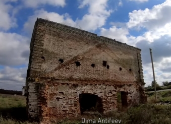 Под Мелитополем в умирающем селе нашли таинственное здание, которому более 100 лет (видео)