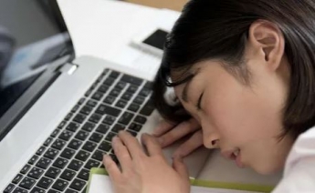 В Китае девушка умерла из-за сверхурочной работы
