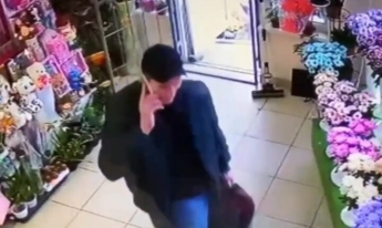 В Запорожье мужчина украл мягкую игрушку в супермаркете (видео)