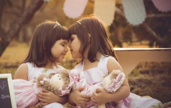 Ученые нашли неожиданную причину различий идентичных близнецов - дело вовсе не в воспитании