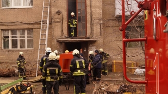 В Запорожье во время пожара эвакуировали трех человек и трех домашних питомцев (фото)