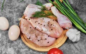 Курятина без антибиотиков и гормонов: эксперты рассказали, как правильно выбирать мясо