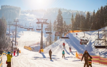 На Закарпатье заблокировали популярный горнолыжный курорт: местные жители протестуют