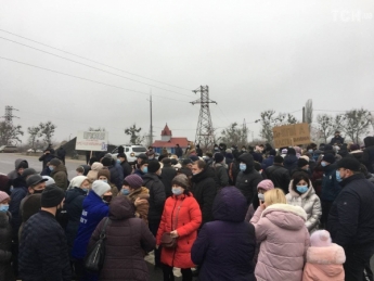 Митингующие снова перекрыли трассу Харьков-Киев: чего они требуют, видео