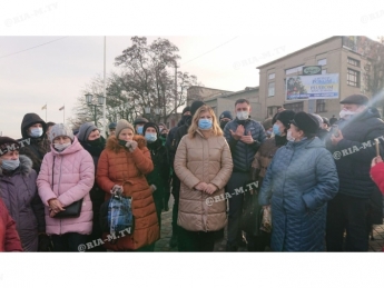 К участникам антитарифного Майдана в Мелитополе приехали представители власти (видео)