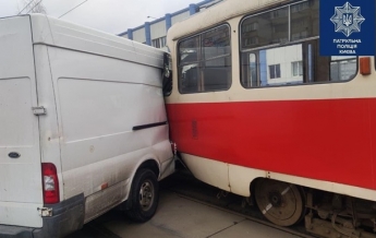 ДТП в Киеве остановило движение трамваев
