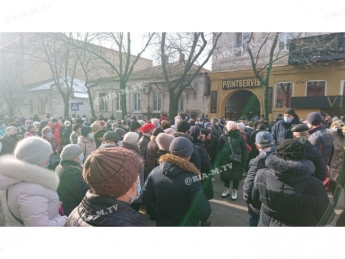 Лучше заболеть и сдохнуть, чем так жить - участники антитарифного Майдана в Мелитополе проклинали Президента (фото, видео)