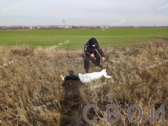 Босой и без верхней одежды - появились жуткие фото с места, где нашли пропавшего дальнобойщика из Донецка (18+)