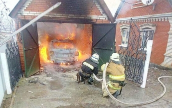 В Запорожской области в гараже сгорела «Skoda Octavia» (ФОТО)