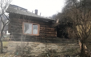 Жительница Закарпатье сожгла дом бывшего сожителя (фото)
