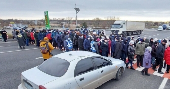 Жители Вольнянского района перекрыли трассу (фото)