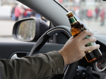 После ДТП алкоголем стресс снимать нельзя - в полиции предупредили водителей об ответственности. Размеры штрафов