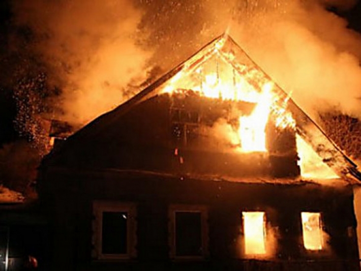 Страшная месть: в Сумах мужчина поджег частный дом со своими родственниками внутри