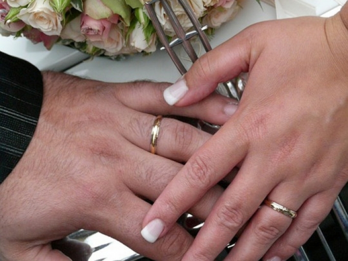 Невеста подала на развод сразу после свадьбы из-за подаренного женихом бюстгальтера