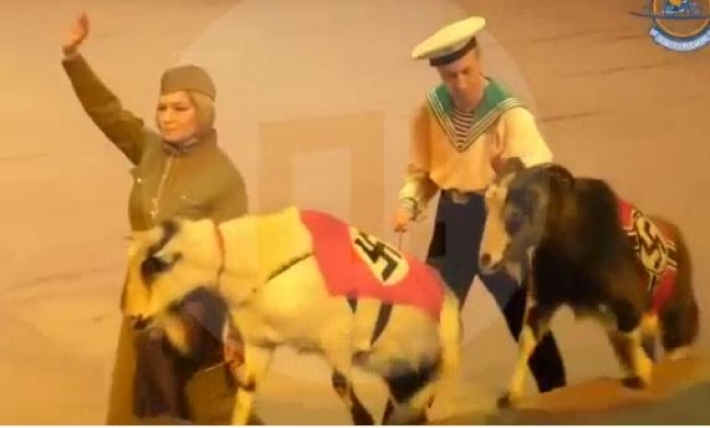 В России священники заказали рождественское цирковое представление со свастикой