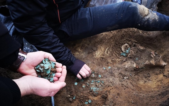 В Венгрии нашли клад с тысячами старинных монет (фото)