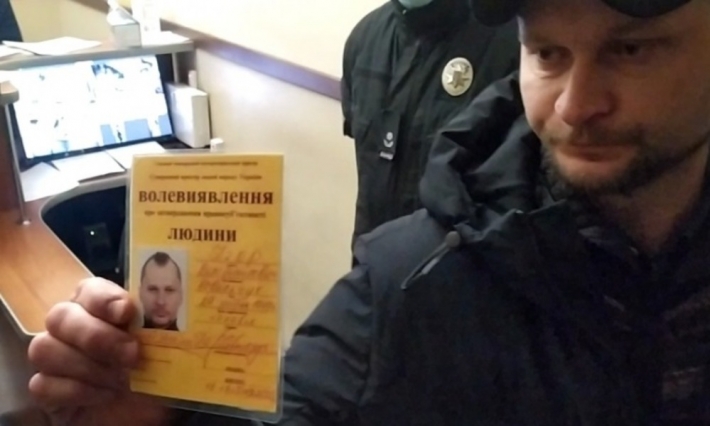 В Мелитополе в антитарифном Майдане участвуют люди с желтыми удостоверениями (видео)