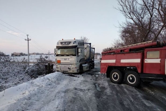 В Запорожье и области сегодня пять раз застряли грузовики