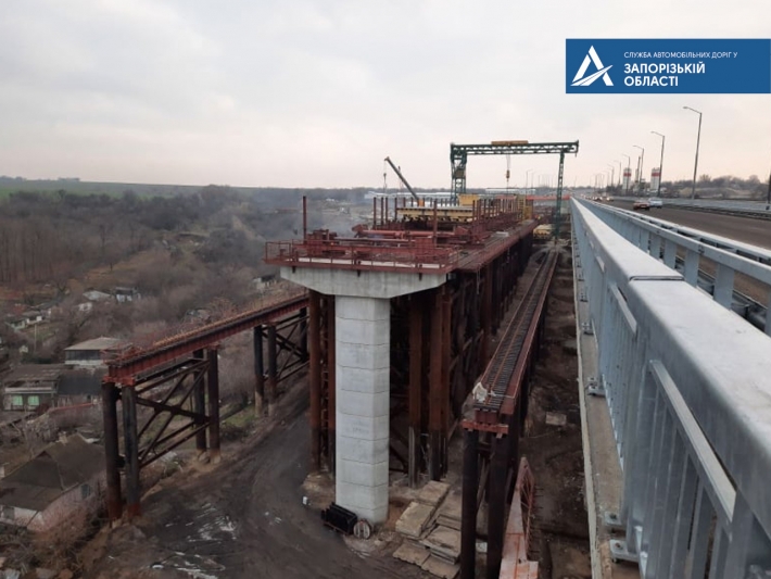 Стало известно, на каком этапе строительство второй части моста в Запорожье (ФОТО)