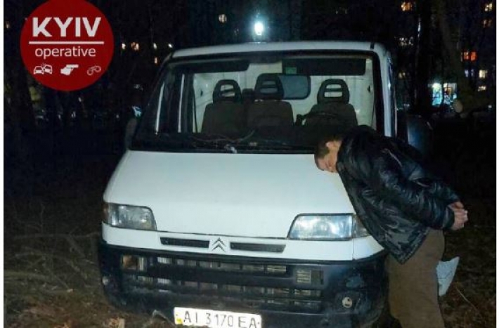 В Киеве поймали вора с гранатой и шприцами: фото