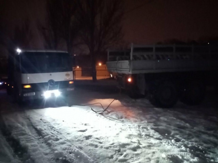 В Запорожской области Москвич и грузовик вылетели на обочину (фото)