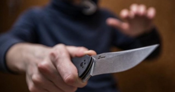 В Запорожье неизвестный с ножом напал на мужчину