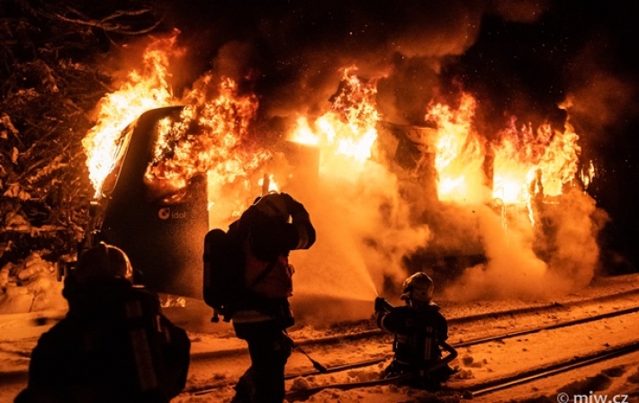 В Чехии на ходу загорелся пассажирский поезд (фото)