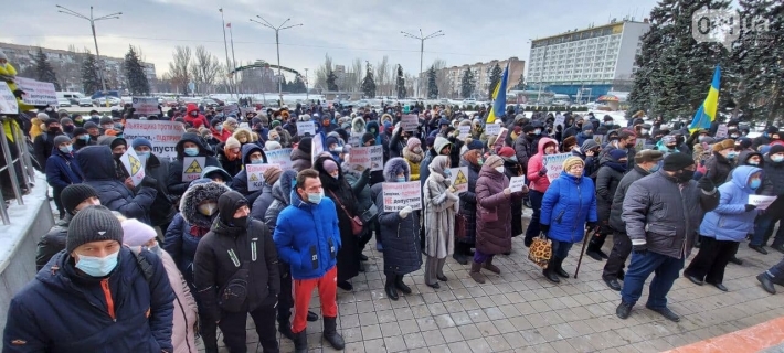 Под стенами Запорожской ОГА жители Вольнянского района устроили пикет