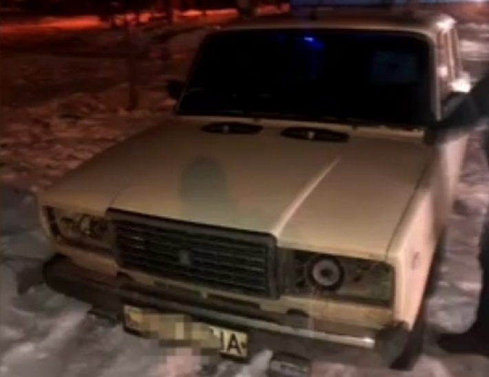 В Запорожье "на горячем" задержали воров, обокравших автомобиль (видео)