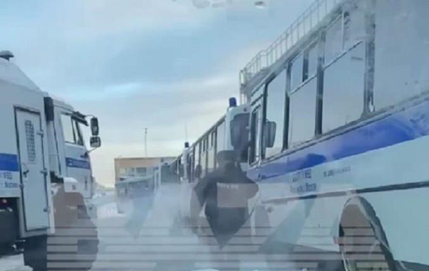 Возвращение Навального: в аэропорту произошло первое задержание