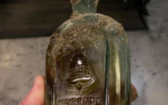 В Одессе нашли бутылку коньяка, которой 100 лет - ее стоимость впечатляет: фото