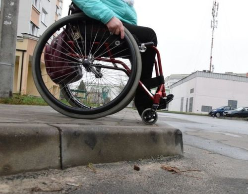 В Запорожье популярный супермаркет сделал настоящее испытание для инвалидов (ФОТО)