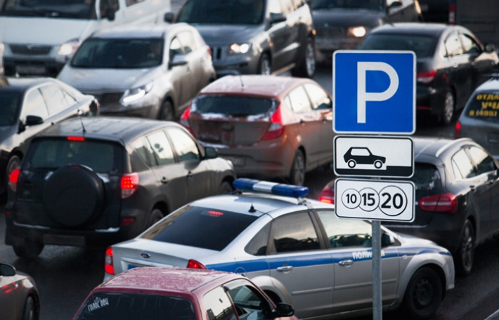 Во Львове пешеходы проучили "героиню парковки" - этот урок запомнит надолго: видео