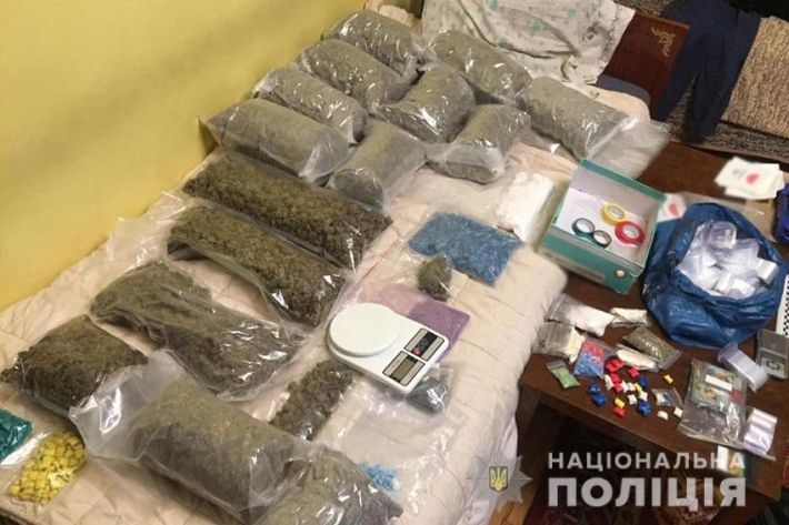 В Запорожье задержали наркокурьера с запрещенными веществами на 11 млн грн. (фото, видео)