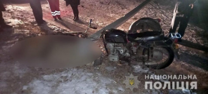 В Запорожской области мотоциклист умер на месте от удара в столб