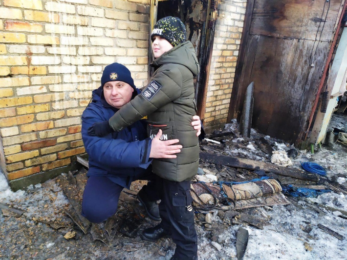 В Запорожье спасатель, находясь в больнице, спас из пожара ребенка