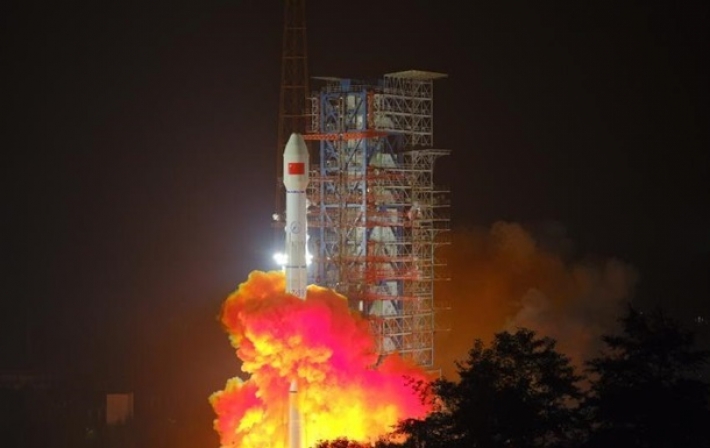Китай запустил на орбиту спутник мобильной связи
