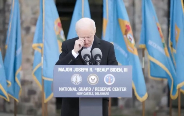 Джо Байден заплакал во время речи (видео)